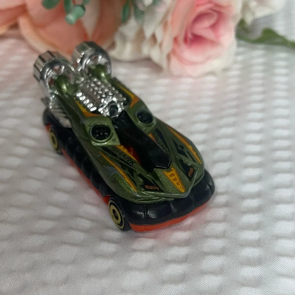 2014 HOT WHEELS HOVER STORM SHARK CONTROL METAL FLAKE GREEN 2 5/8